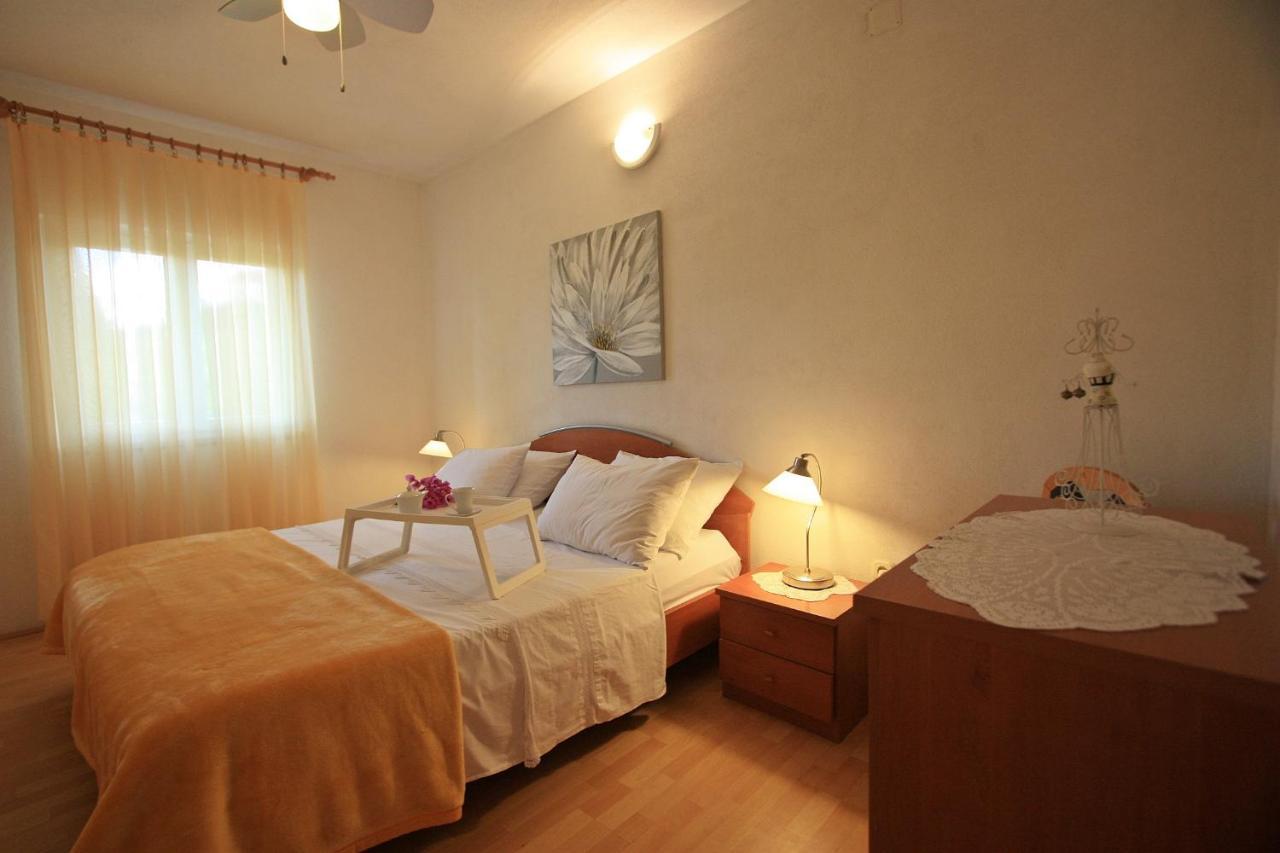 Apartment Omo 1 Supetar