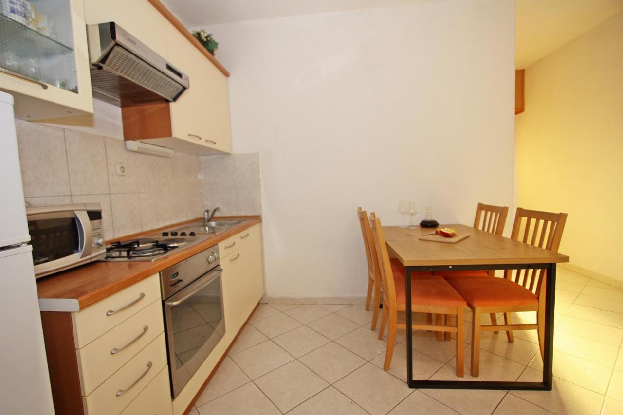 Omo 1 Apartment Supetar