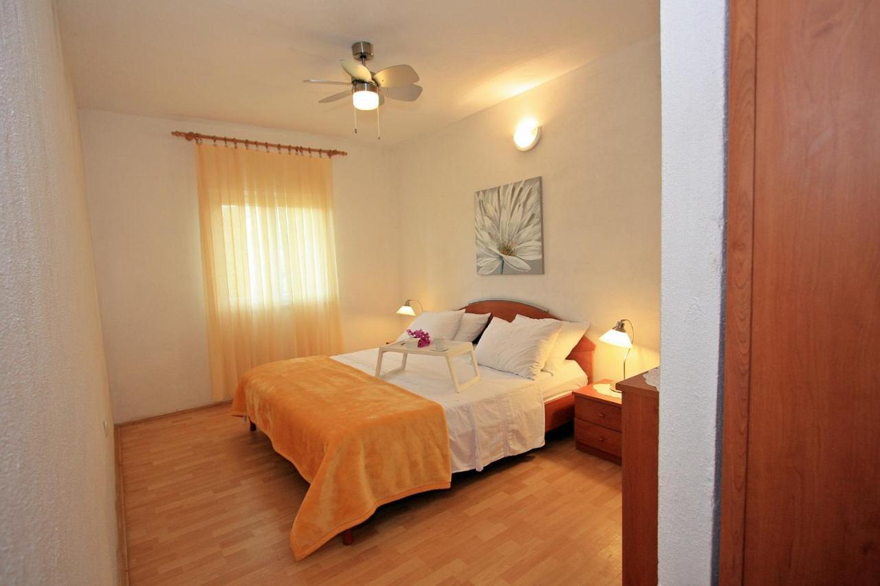 Omo 1 Apartment Supetar