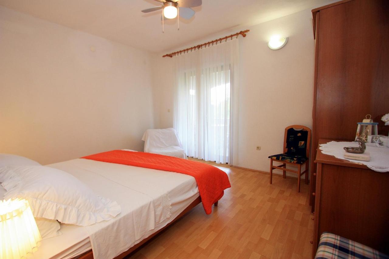 Apartment Omo 1 Supetar