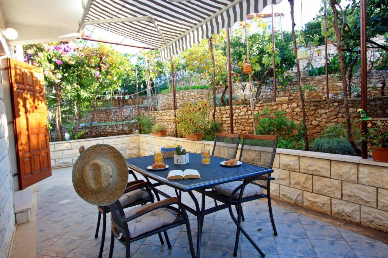 Apartment Omo 1 Supetar